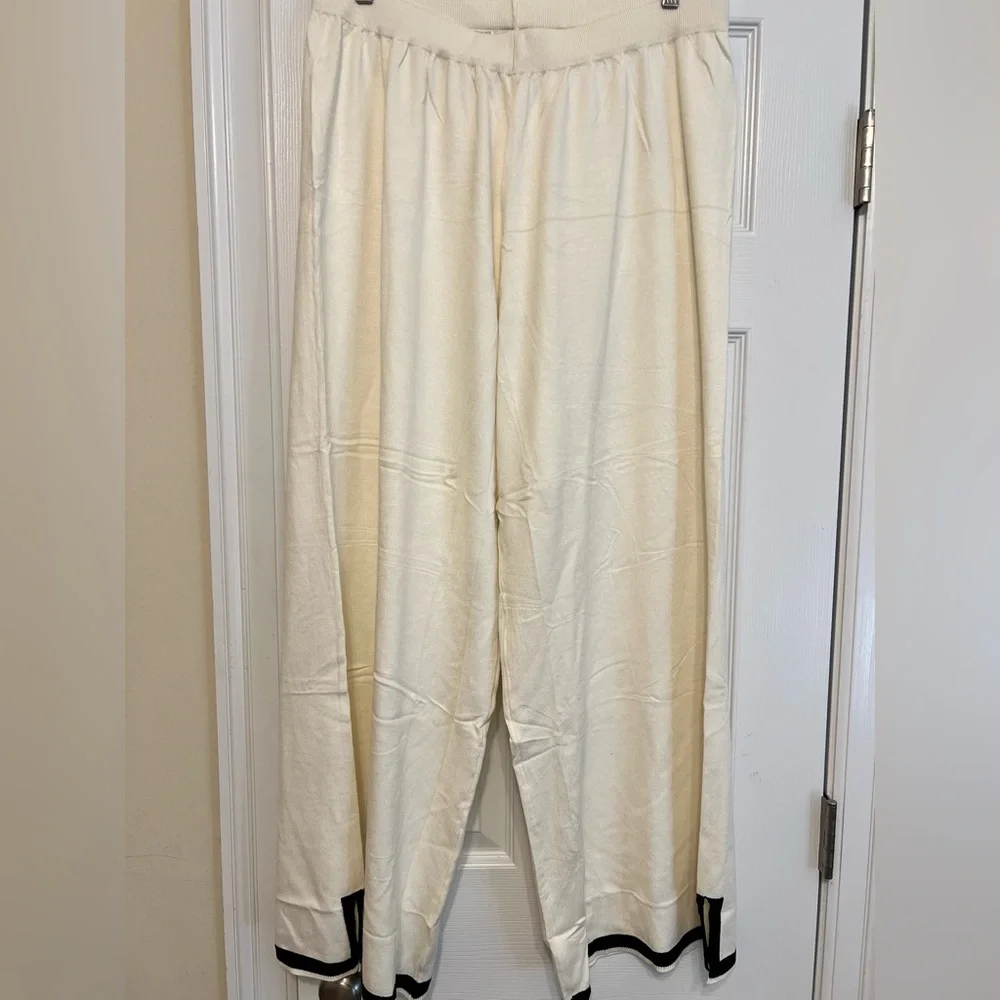 NWT Beige and Black Lounge Set - Picture 3 of 5